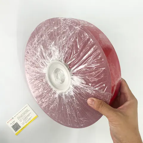 Tem đổi màu khi gặp nước - trạng thái ban đầu màu trắng